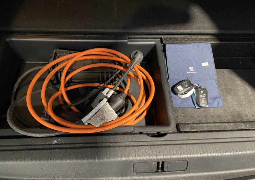 Peugeot 3008 (2) 1.6 HYBRID 225 E-EAT8 Allure Pack