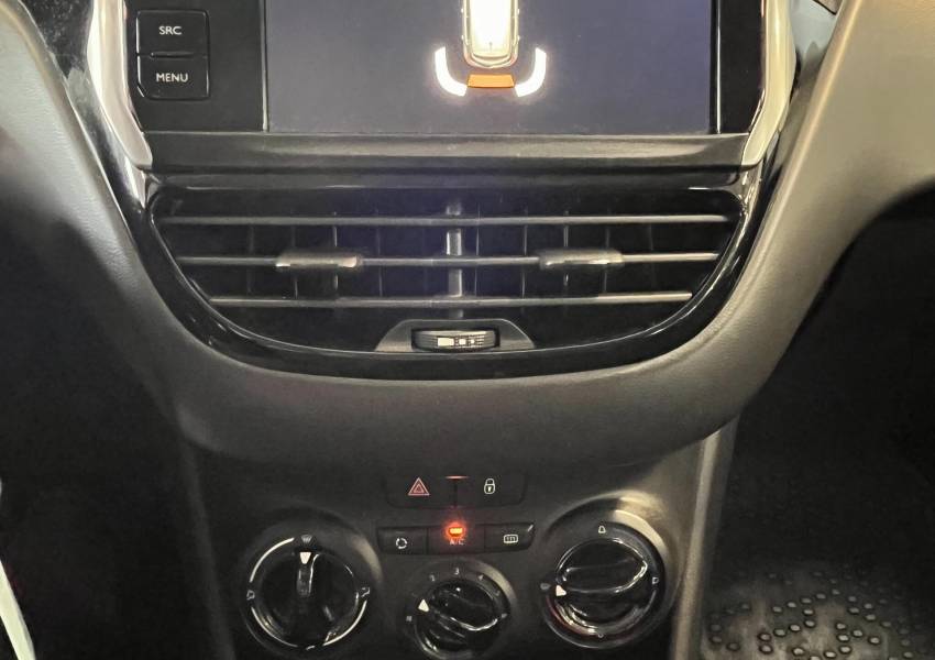 Peugeot 208 Affaire 1.6 BLUEHDI 100 PREMIUM PACK