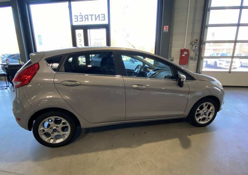 Ford Fiesta (6) 5P 1250 82ch BVM5 Techno edition